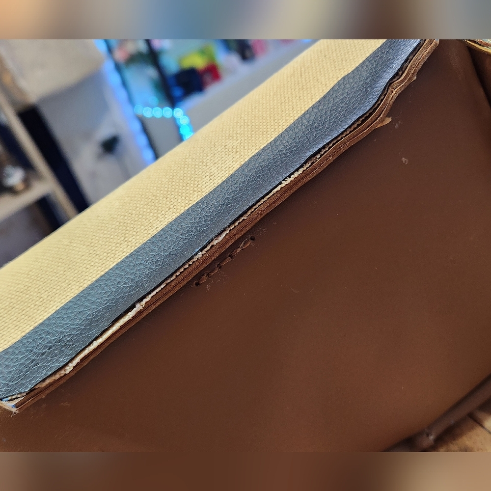 Saddleback Bag - Picture 4 of 15